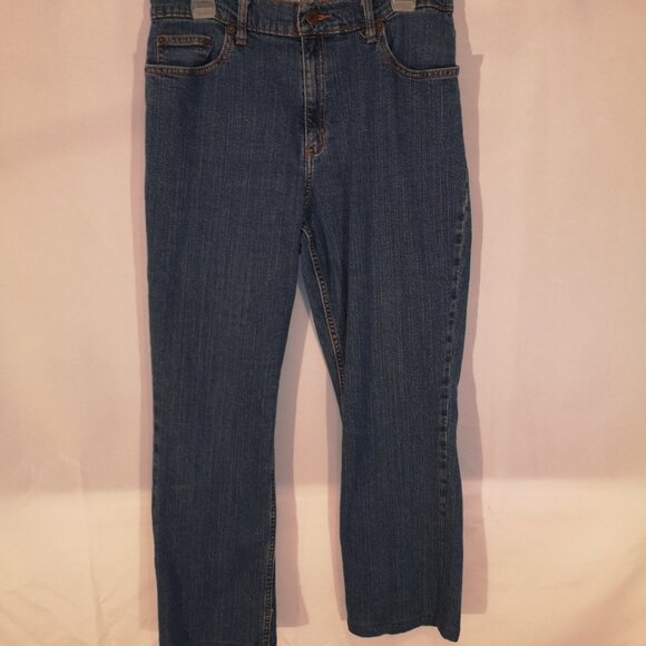 L.L. Bean Ladies Size 16 Classic Fit Straight Leg Medium Wash  Blue Jeans - Picture 1 of 9